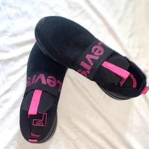 Levi’s black and pink none lace shoes size 10